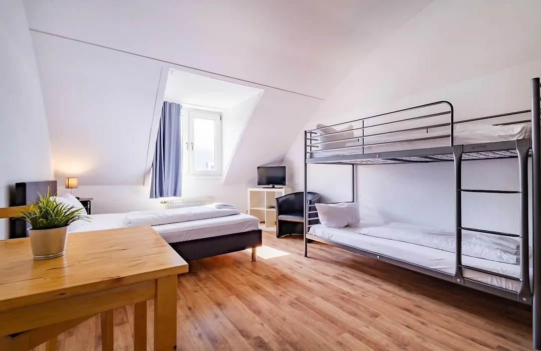 StayInn Hostel und Gästehaus-1